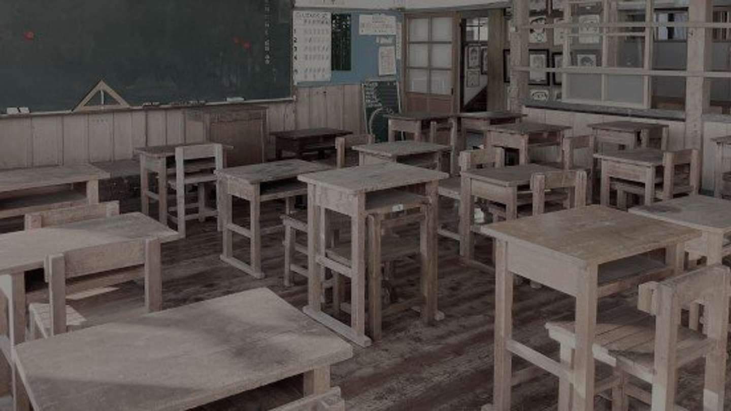 修学旅行の日、教室で（画像はphotoAC）