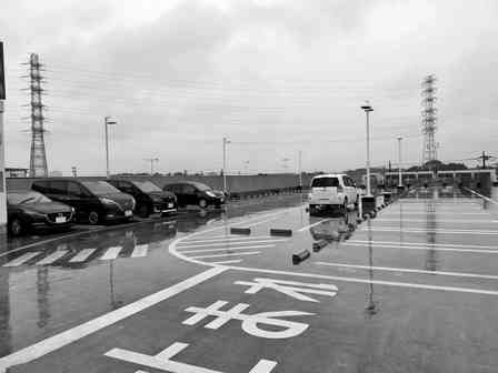 スーパーを出ると大雨（画像はphotoAC）