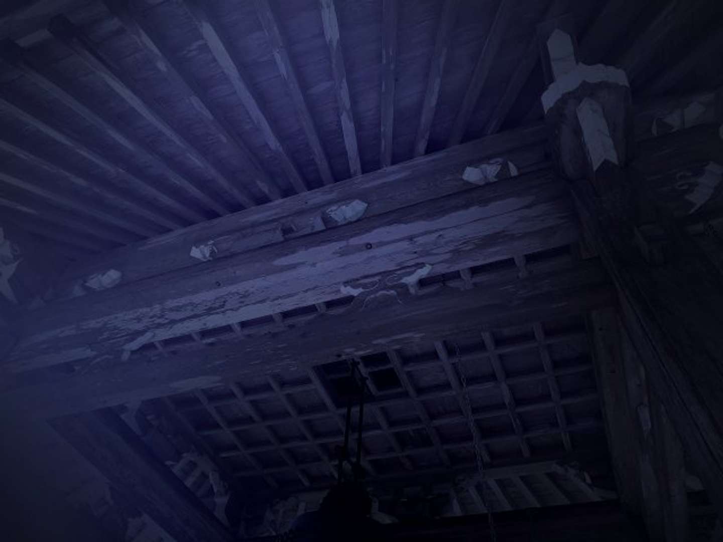 夜のお寺で...（画像はphotoAC）