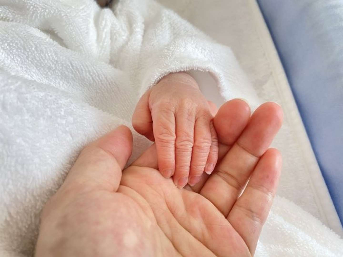 赤ちゃんが生まれて（画像はphotoAC）