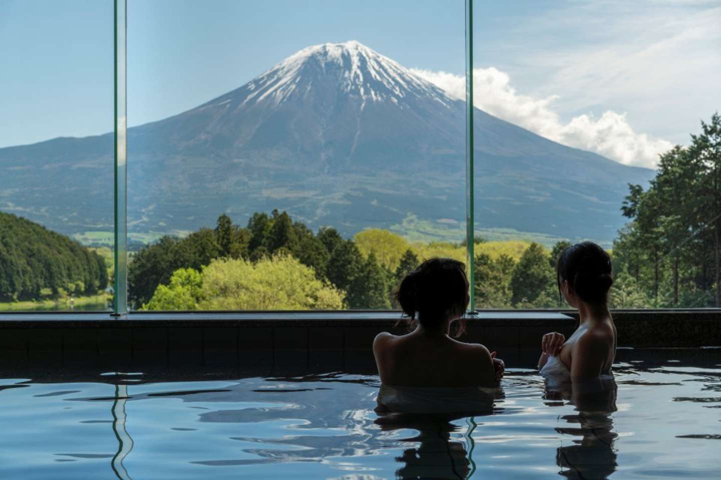 温泉大浴場から見る富士山（画像はプレスリリースより）