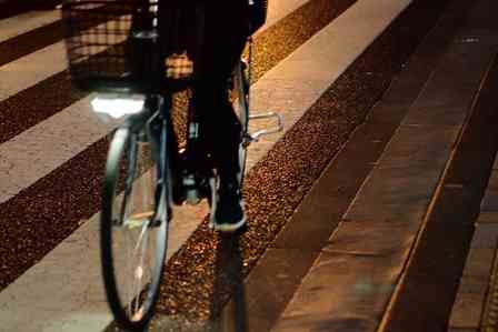 知らない土地で真っ暗ななか宿泊先が見つからない　歩き出したら誰かが自転車で追いかけて来る（茨城県・50代女性）