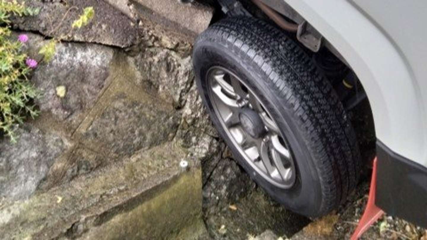 タイヤがハマってしまって...（画像はphotoAC）
