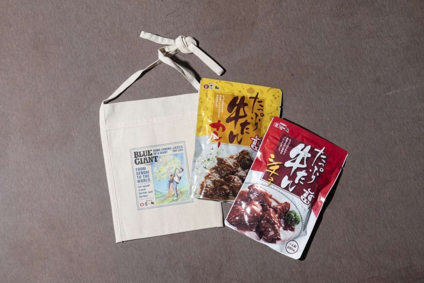 BLUE GIANT × 味の牛たん喜助　牛たんドリームセッションサコッシュ　3,456円