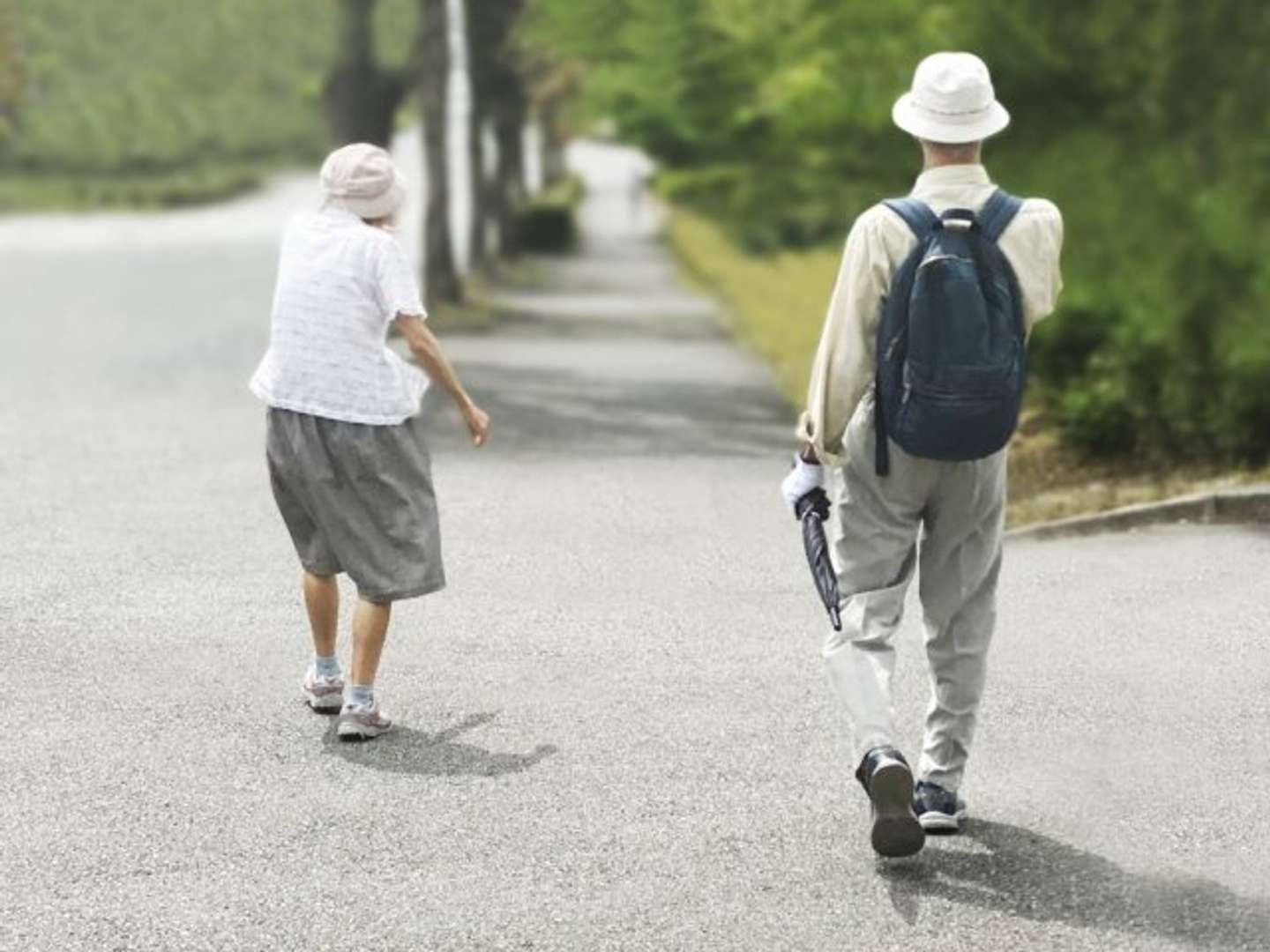 夫と二人で出かけたら（画像はphotoAC）