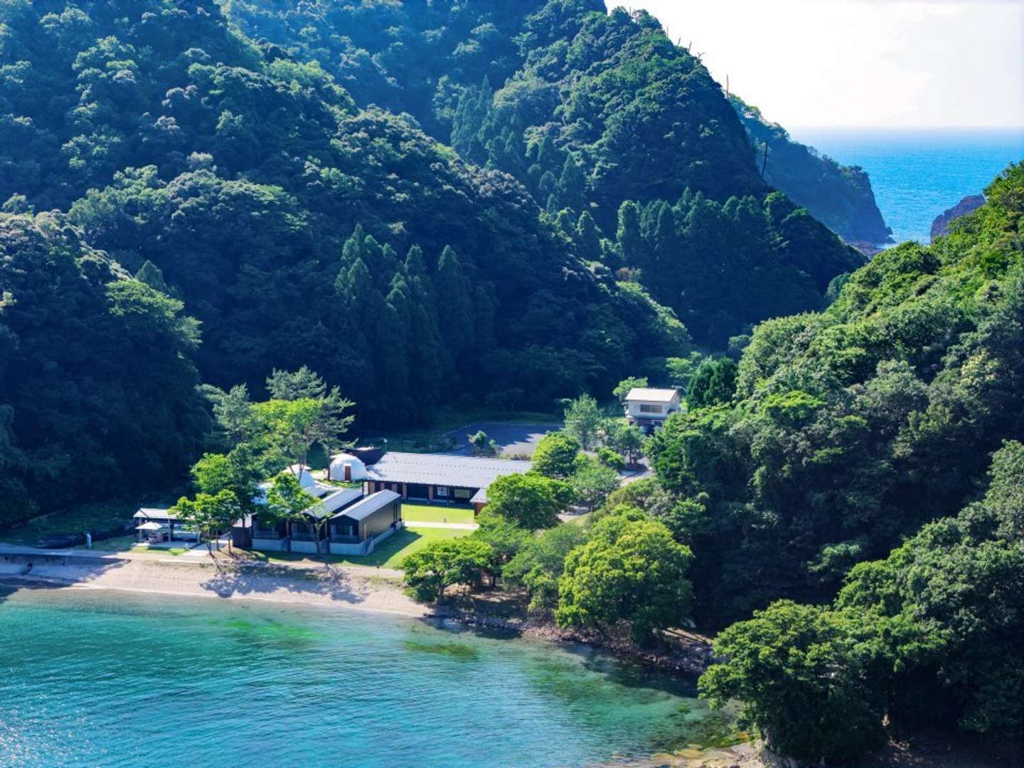 国立公園・三田浜の自然に抱かれたSanaton（画像はプレスリリースより、以下同）