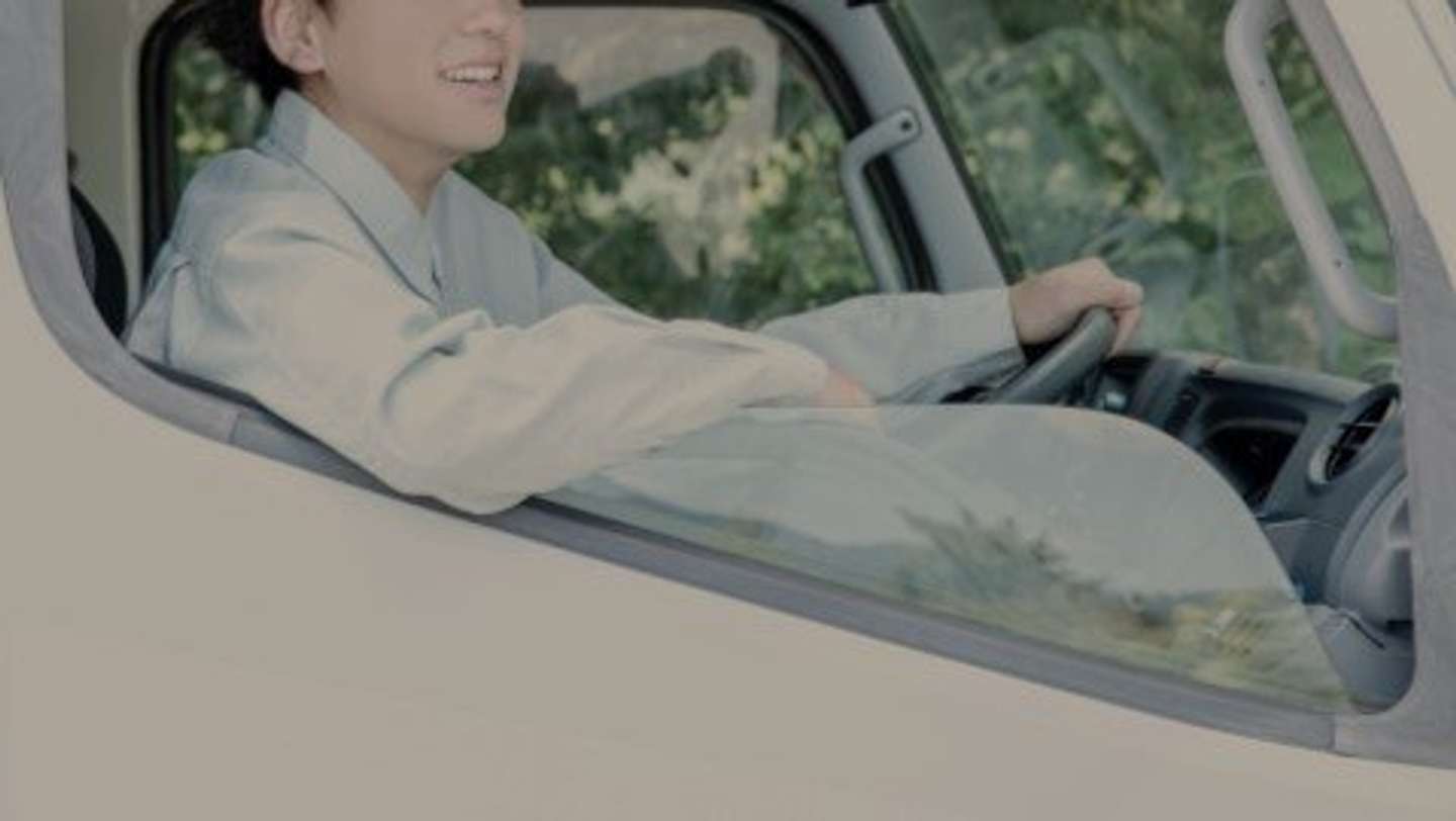 通りすがりのトラック運転手が（画像はphotoAC）
