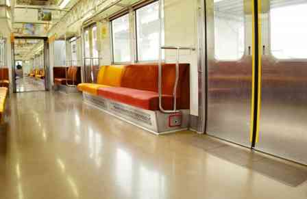 双子育児に疲れ切り、電車で「普段なら絶対にしない迷惑行為」　すると2人のサラリーマンが（愛知県・40代女性）