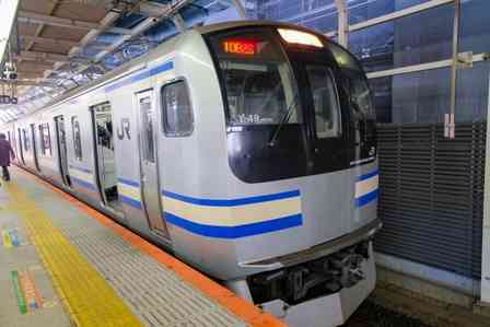 夕方の電車で…（画像はphotoAC）
