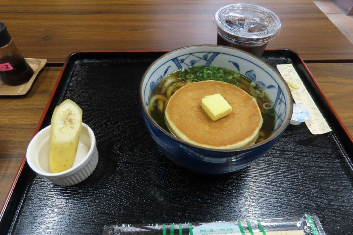 「パンケーキうどん」（画像はアキさんの投稿より）
