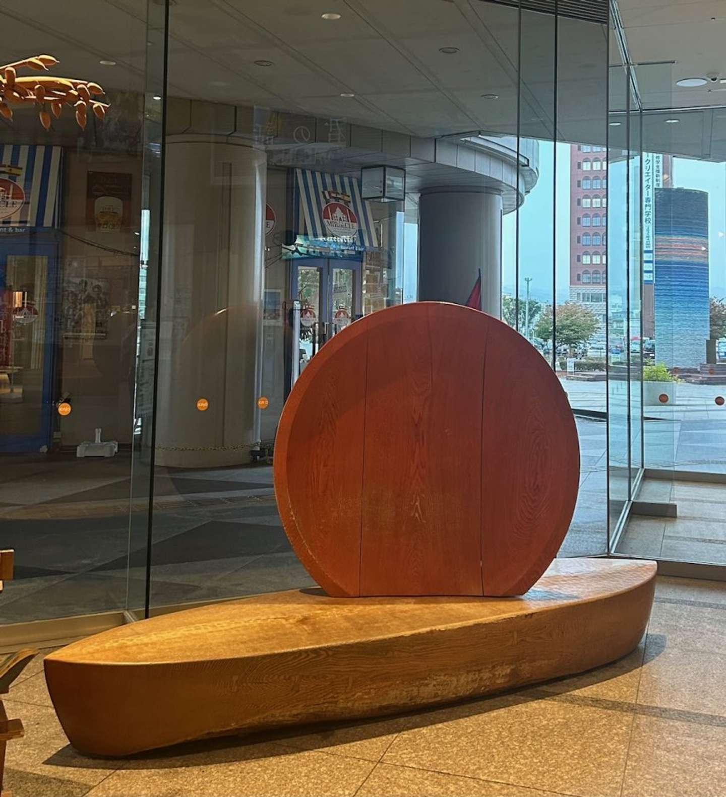 「さら船ベンチ」（画像提供：霞城セントラル管理組合）

