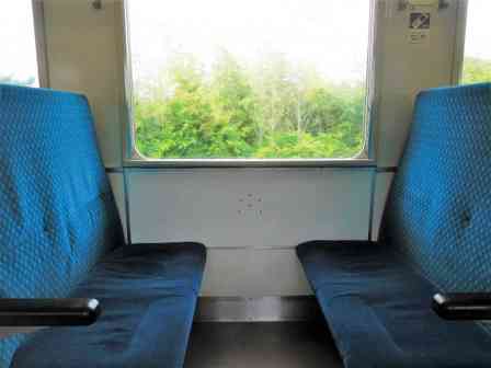 友人と電車に乗っていたら…（画像はphotoAC）