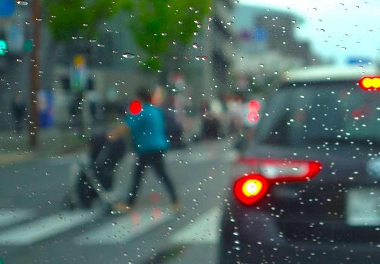 ある雨の日に（画像はphotoAC）