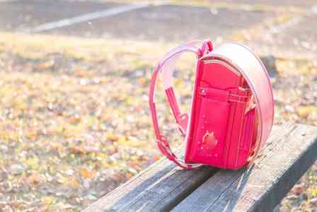「普通のランドセルじゃつまらない」娘のために選んだ茶色い革リュック。しかし、母から電話があって...（北海道・50代女性）