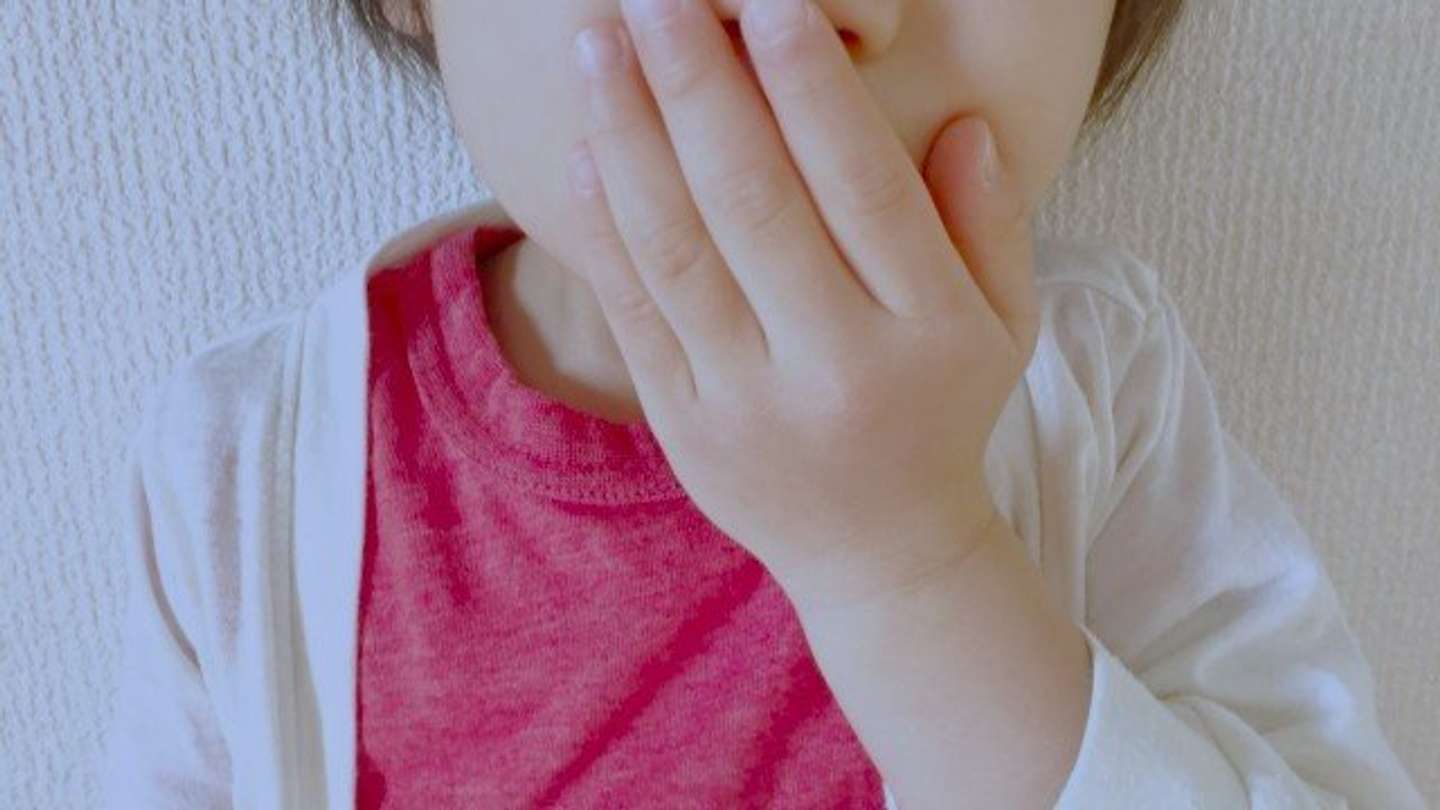子供がバスの中で（画像はphotoAC）